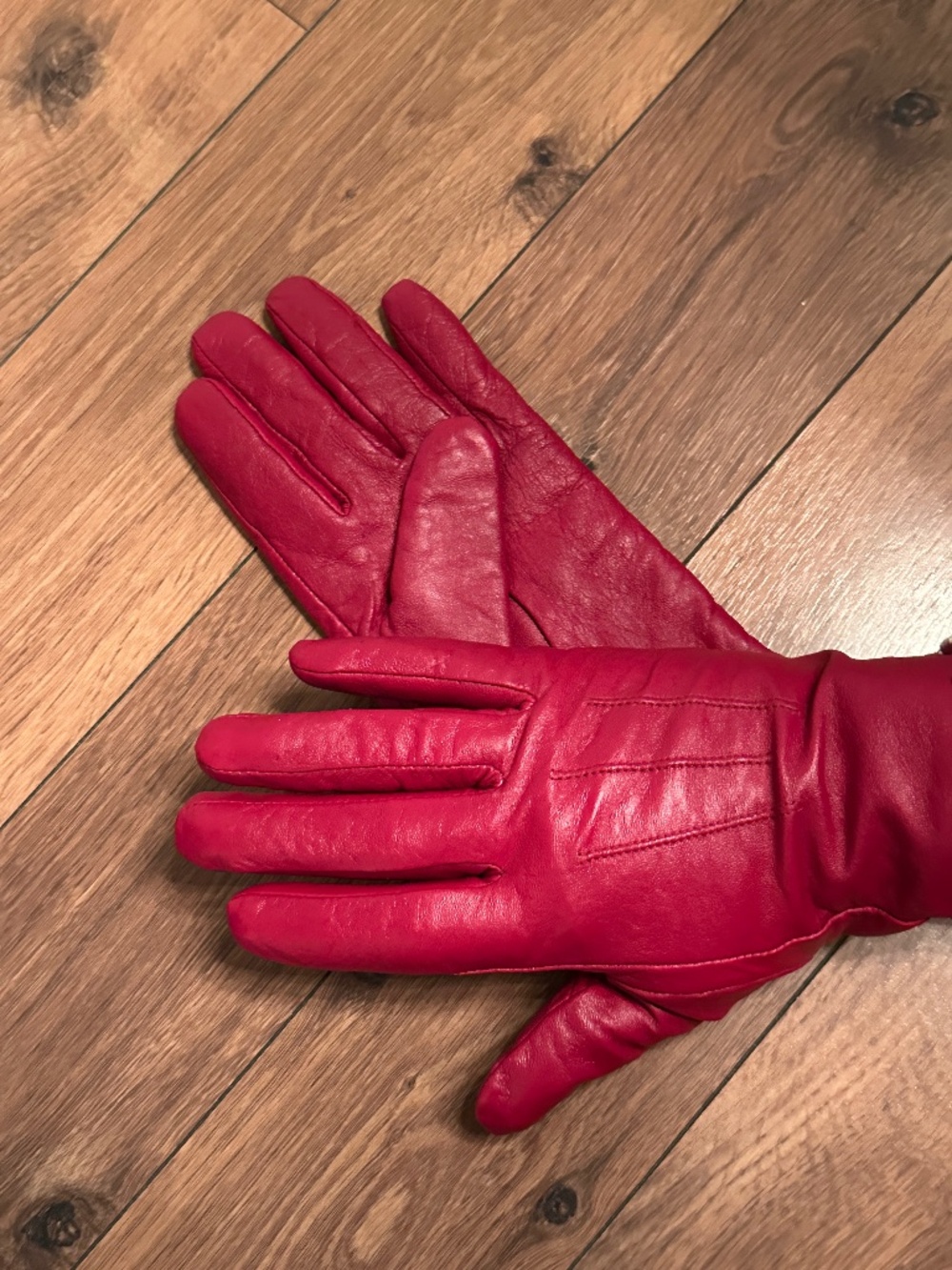 Red Leather Gloves Denver Hayes. Medium